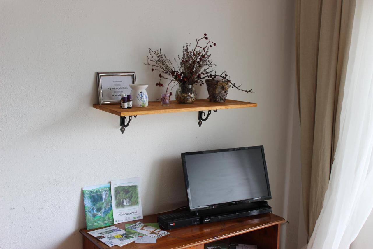 Apartment Ajda Udbina Екстер'єр фото